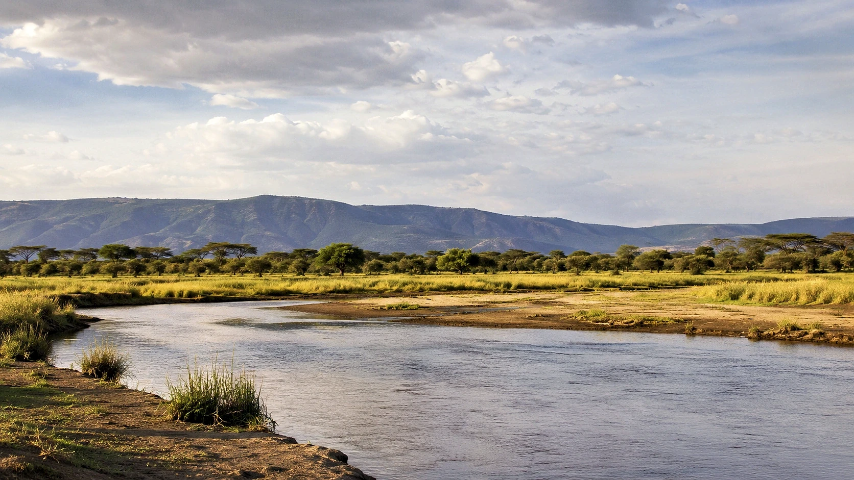 Mara, Serengeti & Crater Explorer